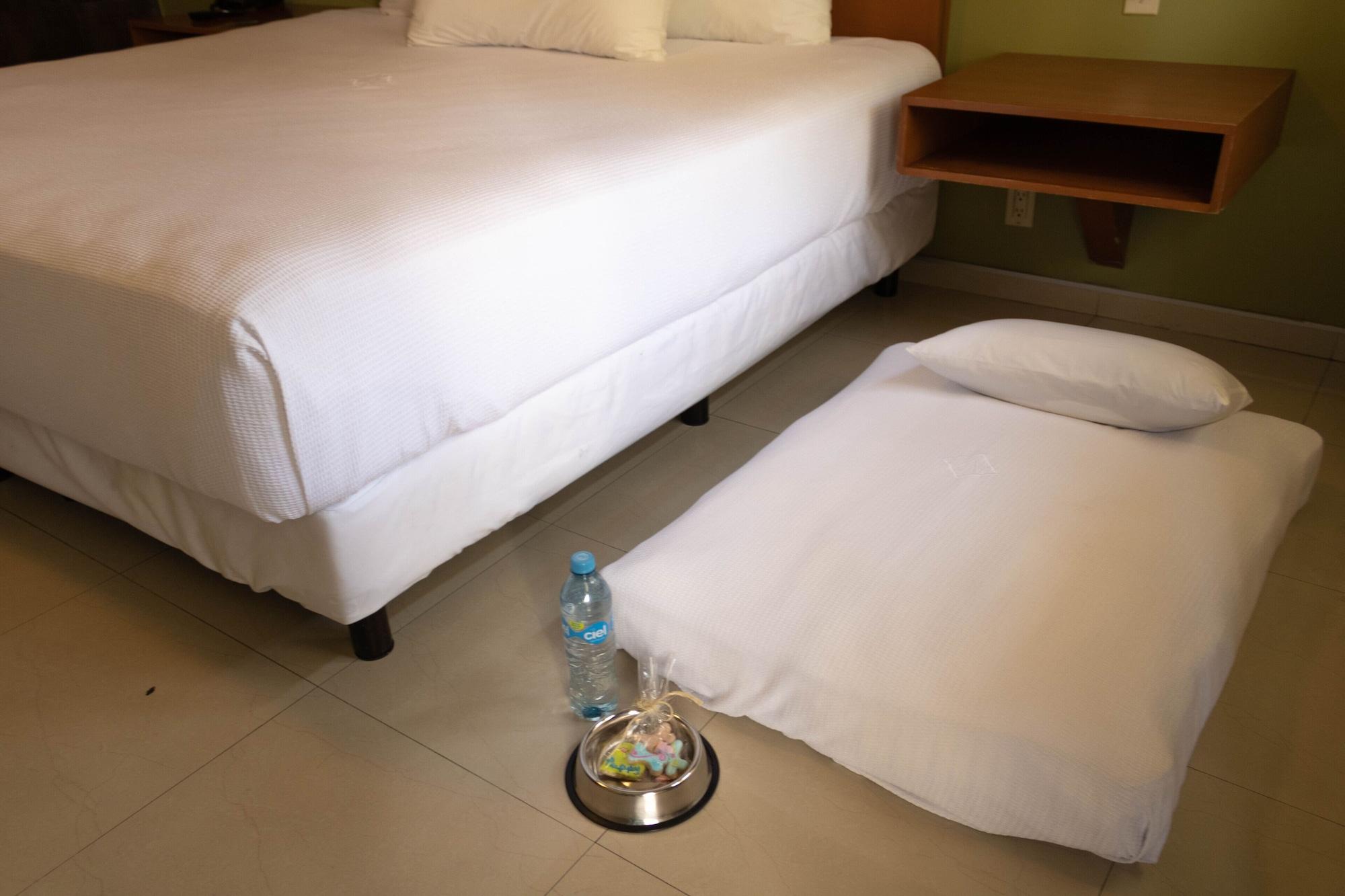 Hotel Calafia Мехикали Екстериор снимка