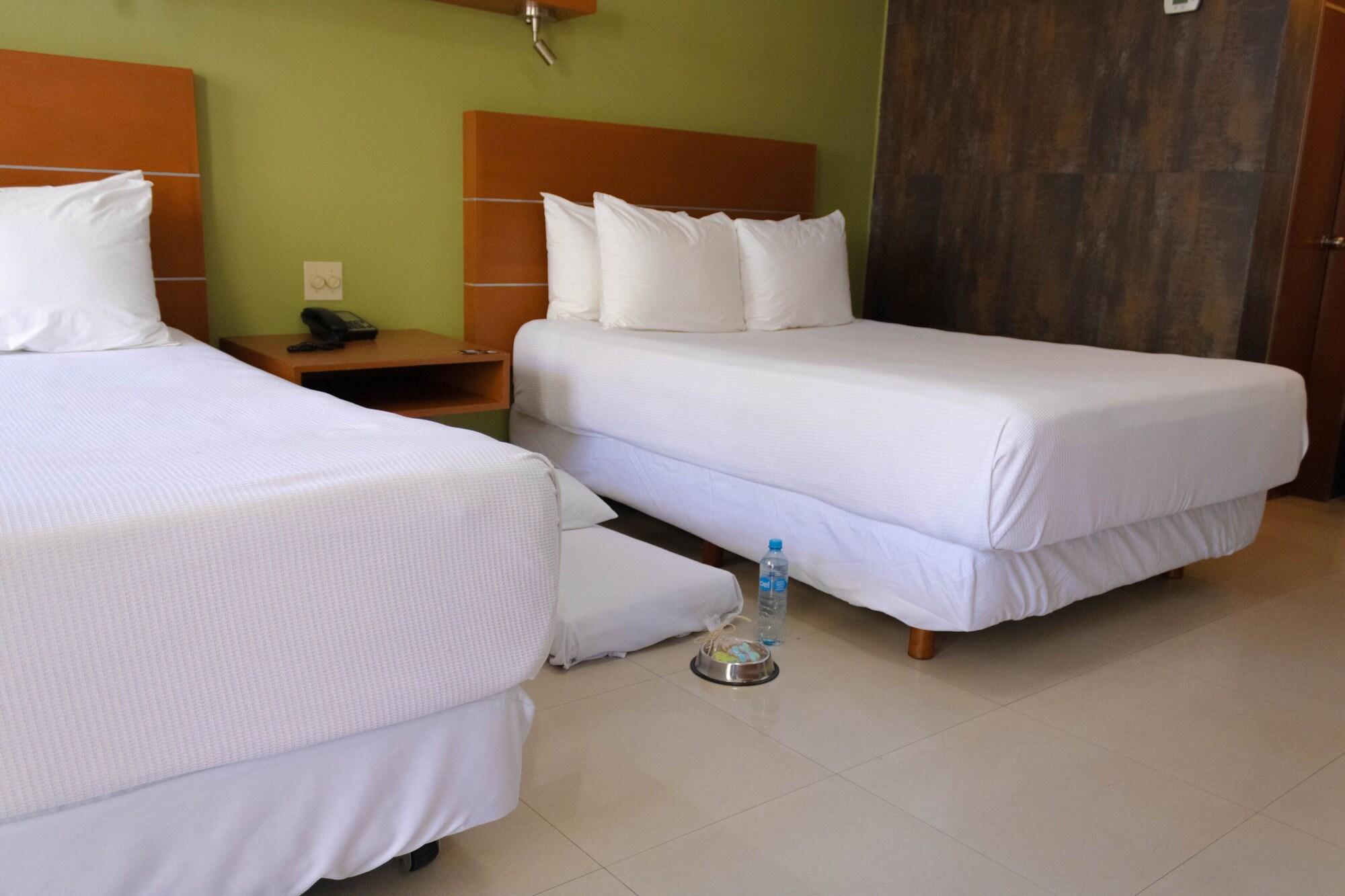 Hotel Calafia Мехикали Екстериор снимка