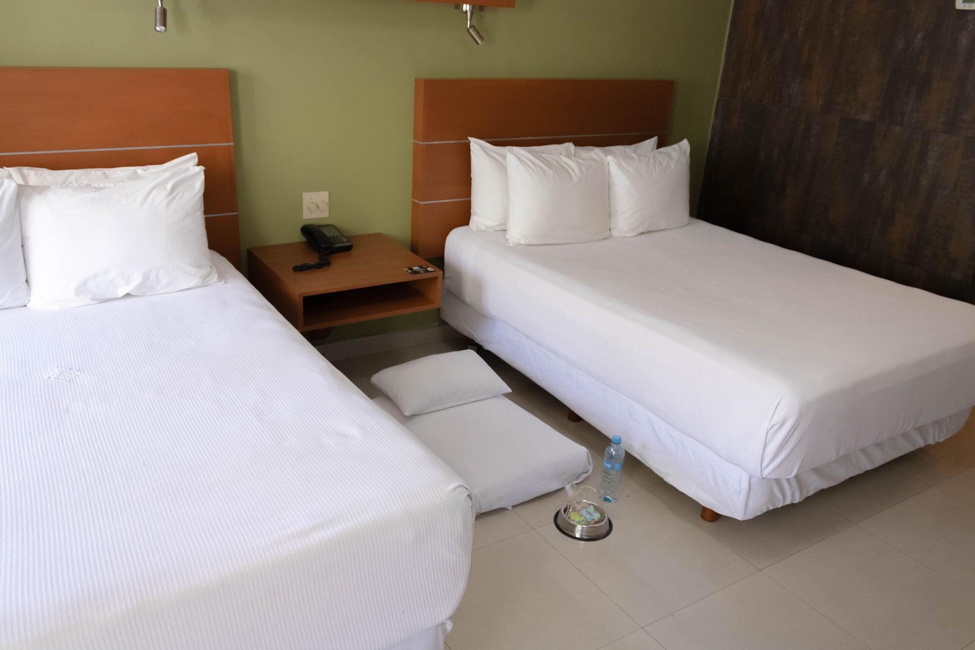 Hotel Calafia Мехикали Екстериор снимка
